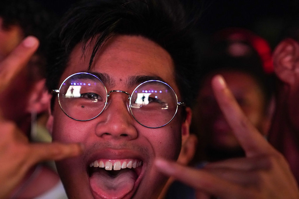 Kolby Arimoto looks at the stage